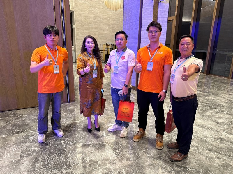片仔癀国药堂南城西平店祝贺东莞市湖南娄地商会第四届理监事就职典礼圆满成功