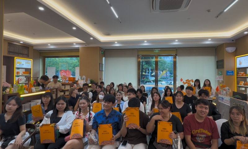 片仔癀国药堂携手暨南大学华文学院 开启留学生中医药文化体验之旅