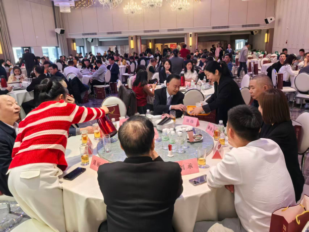 梅州市2026年梅州市装饰行业协会迎春年会--片仔癀分享会