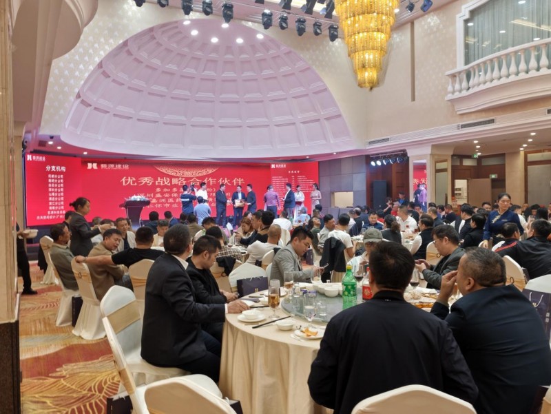 片仔癀国药堂共聚艺源建设年终盛典 匠心对话赋能基业长青