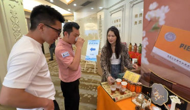 片仔癀国药堂共聚广东海洋大学广州校友会 非遗雅韵同叙蔚蓝情谊